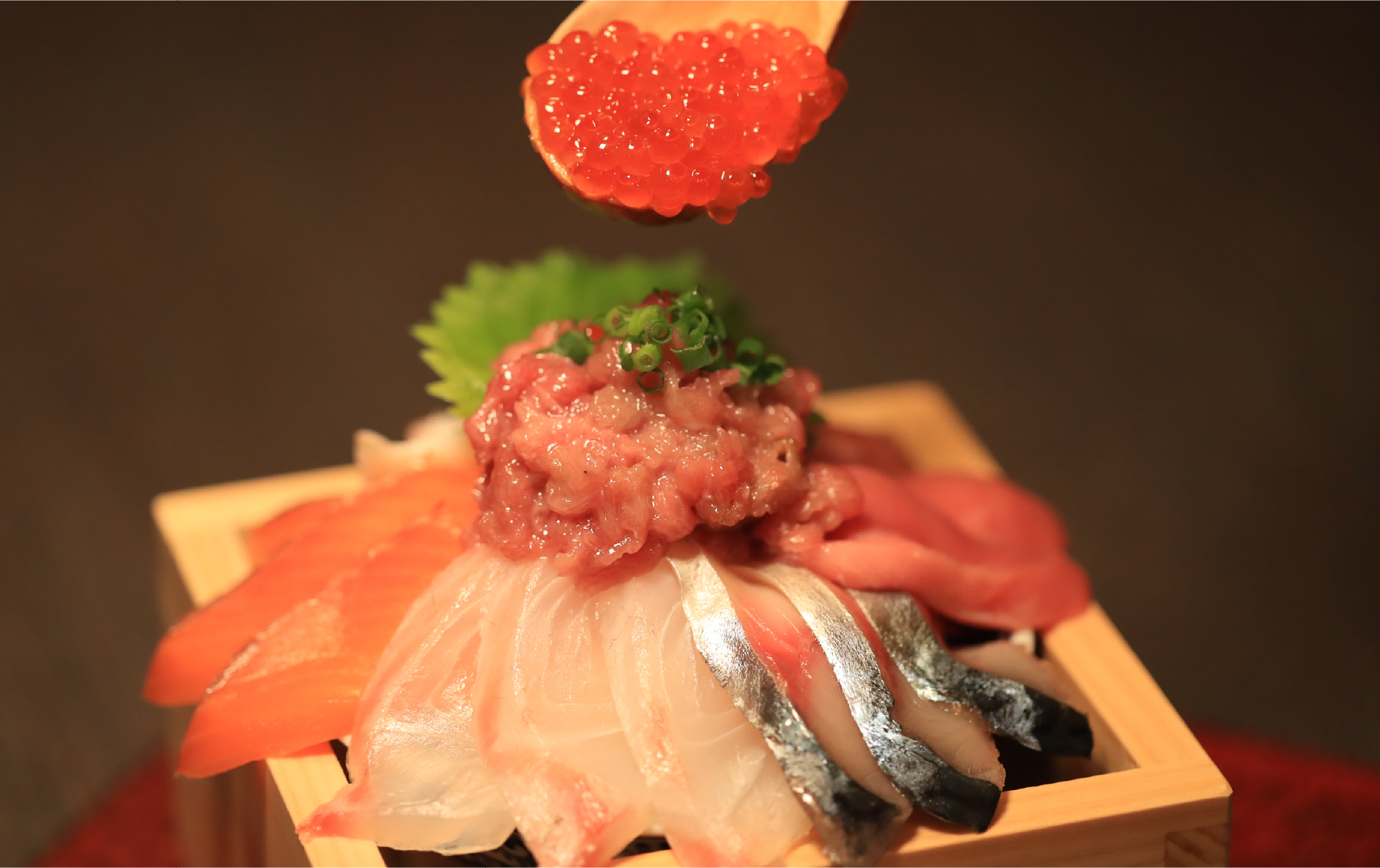 旬のお刺身を使った海鮮丼