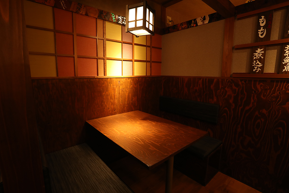 炭火焼鳥と秋田海鮮居酒屋　福ト屋　店内